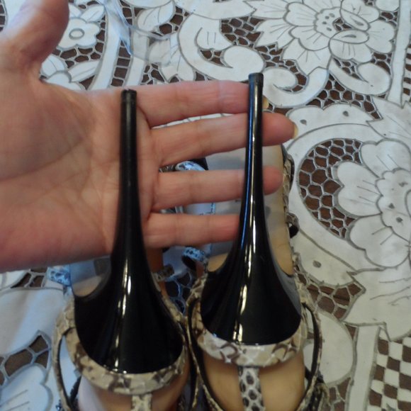 Burberry Cream/Taupe Elaphe Leather T Strap Heels Size 38B - Picture 11 of 16